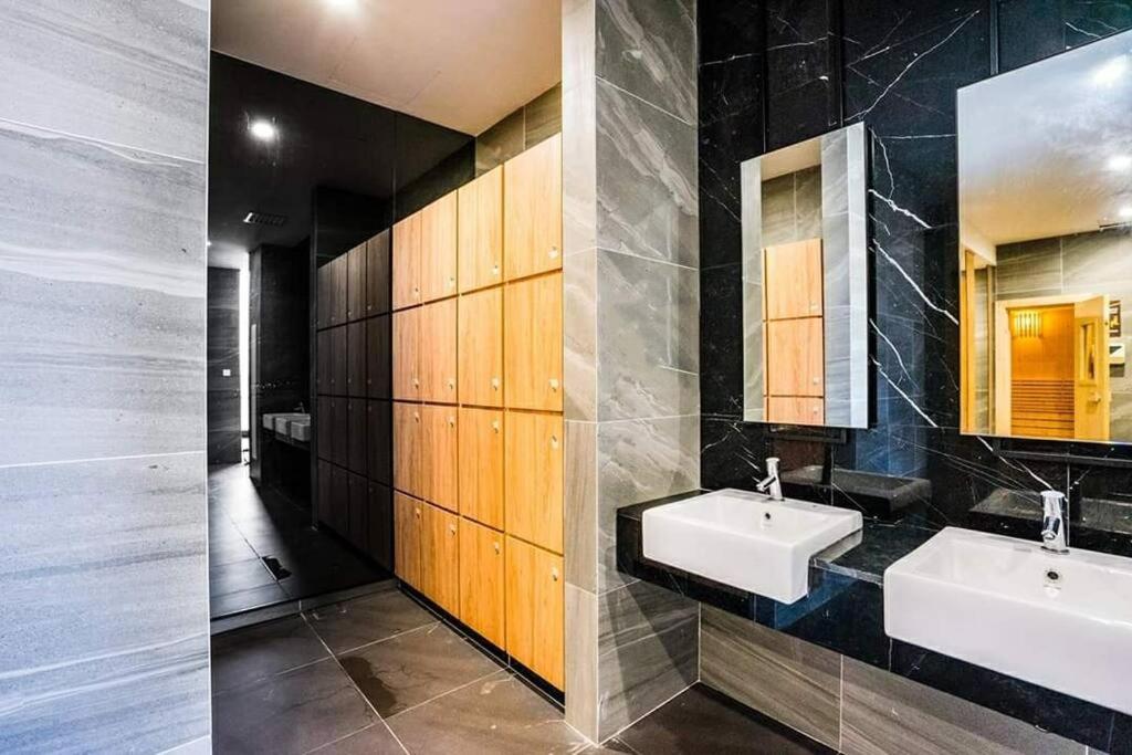 Fullyseaview#2bedrooms#netflix#freeparking#privatebathtub#roomwithbalcony#imperioresidence Malacca